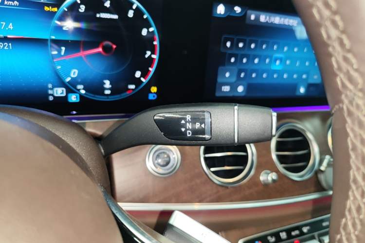 Used Mercedes-Benz E-Class 2023 Updated E 300 L Luxury Edition Gear Lever