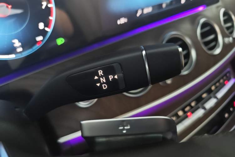 Used Mercedes-Benz E-Class 2023 Updated E 300 L Fashion Edition Gear Lever