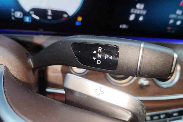 Used Mercedes-Benz E-Class 2023 Updated E 300 L Fashion Edition Gear Lever