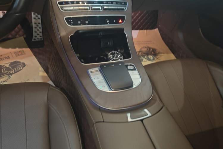 Used Mercedes-Benz E-Class 2023 Updated E 300 L Fashion Edition Gear Lever