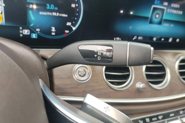 Used Mercedes-Benz E-Class 2023 Updated E 300 L Fashion Edition Gear Lever