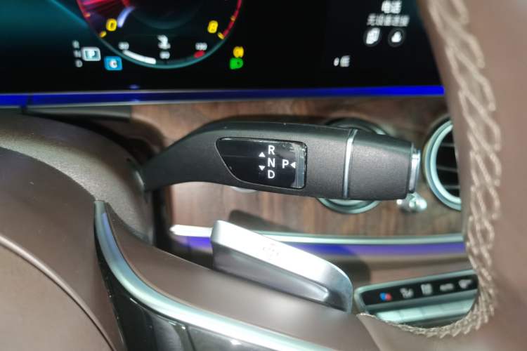 Used Mercedes-Benz E-Class 2023 Updated E 300 L Fashion Edition Gear Lever
