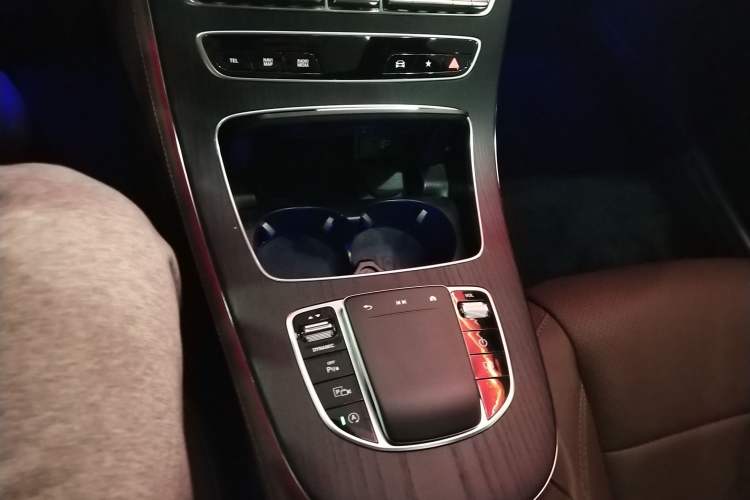Used Mercedes-Benz E-Class 2023 Restyled E 300 L Sport Luxury Edition Gear Lever