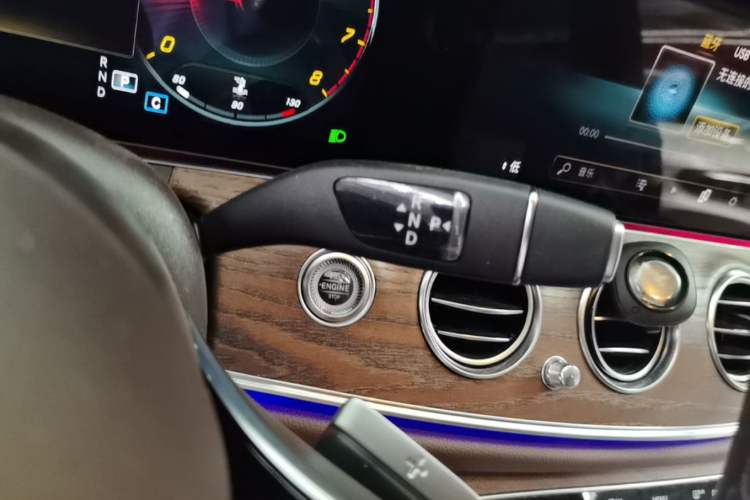 Used Mercedes-Benz E-Class 2023 Updated E 300 L Fashion Edition Gear Lever