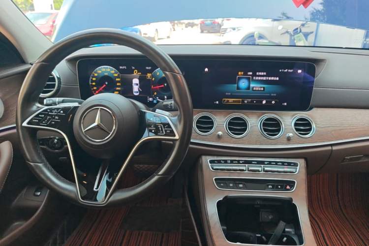 Used Mercedes-Benz E-Class 2023 Updated E 300 L Luxury Edition Gear Lever