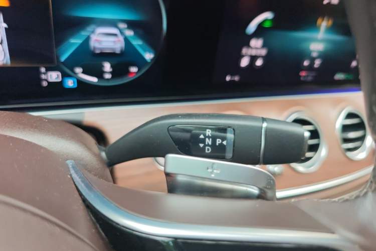 Used Mercedes-Benz E-Class 2023 Updated E 300 L Fashion Edition Gear Lever