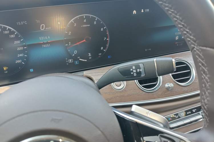 Used Mercedes-Benz E-Class 2023 Updated E 300 L Luxury Edition Gear Lever