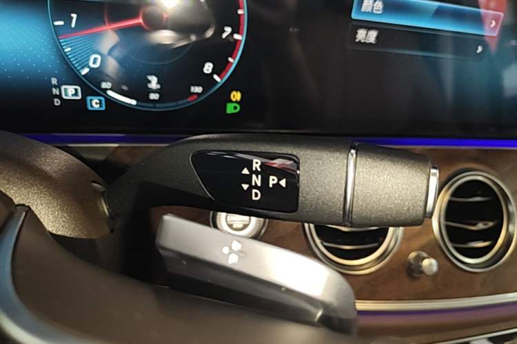 Used Mercedes-Benz E-Class 2023 Updated E 300 L Fashion Edition Gear Lever