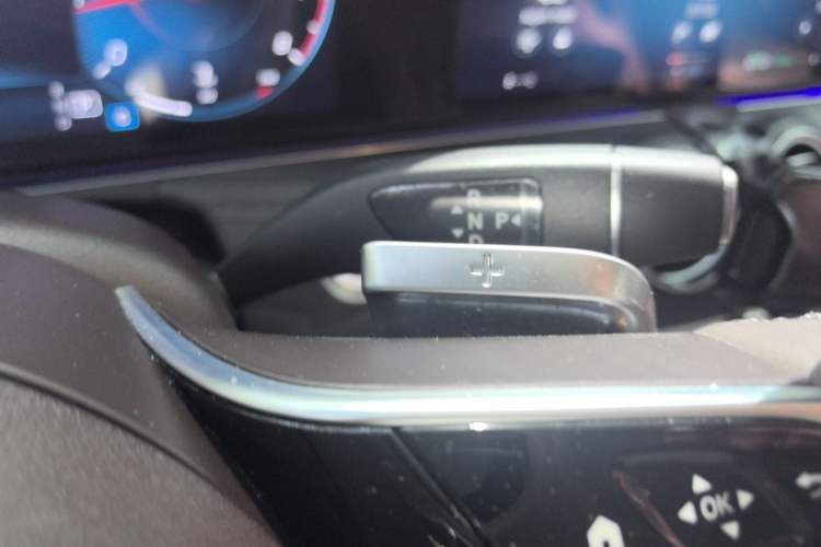 Used Mercedes-Benz E-Class 2023 Updated E 300 L Luxury Edition Gear Lever