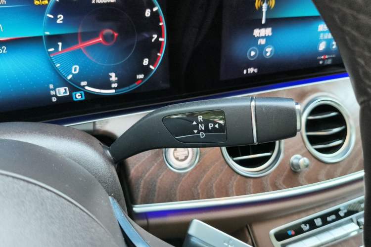 Used Mercedes-Benz E-Class 2023 Updated E 300 L Luxury Edition Gear Lever