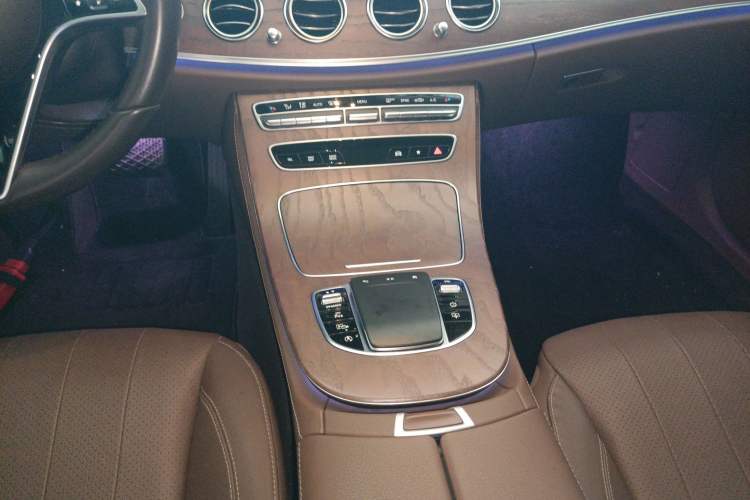 Used Mercedes-Benz E-Class 2023 Updated E 300 L Luxury Edition Gear Lever