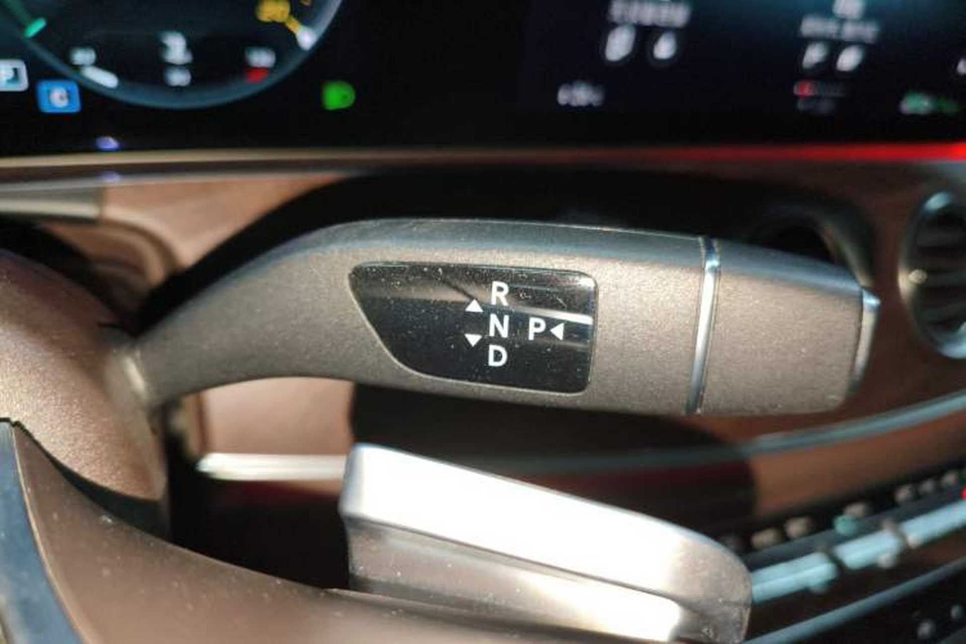 Used Mercedes-Benz E-Class 2023 Updated E 300 L Luxury Edition Gear Lever