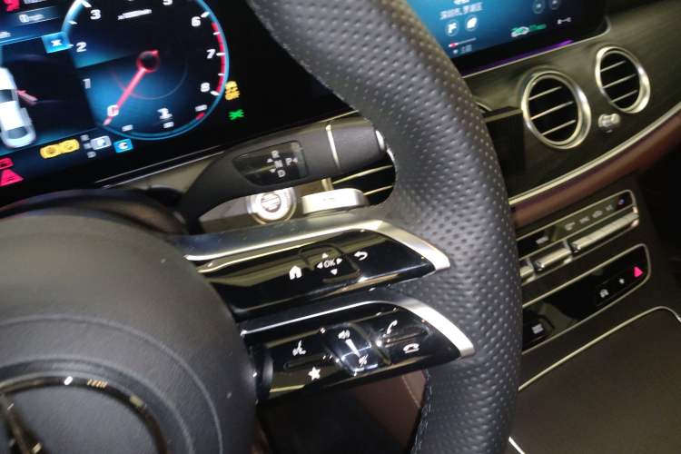 Used Mercedes-Benz E-Class 2023 Restyled E 300 L Sport Luxury Edition Gear Lever