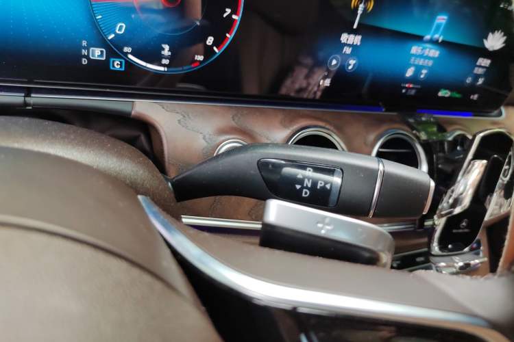 Used Mercedes-Benz E-Class 2023 Updated E 300 L Luxury Edition Gear Lever