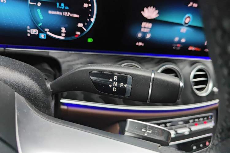 Used Mercedes-Benz E-Class 2023 Restyled E 260 Fashion Sport Edition Gear Lever