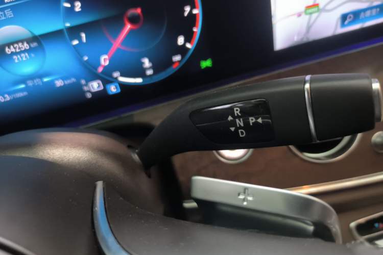 Used Mercedes-Benz E-Class 2023 Updated E 300 L Luxury Edition Gear Lever