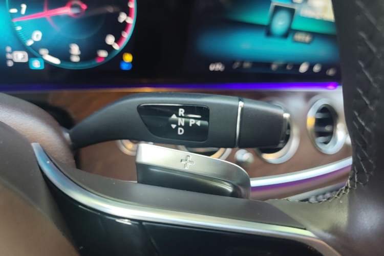 Used Mercedes-Benz E-Class 2023 Updated E 300 L Fashion Edition Gear Lever