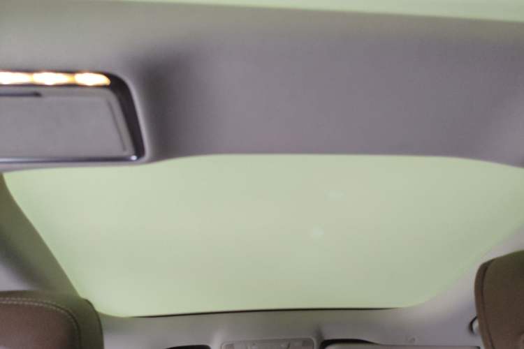 Used Mercedes-Benz E-Class 2023 Updated E 300 L Fashion Edition Headliner