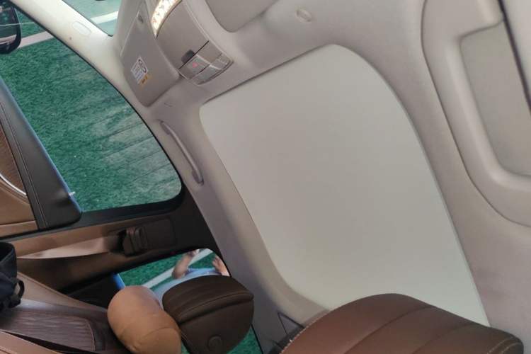 Used Mercedes-Benz E-Class 2023 Updated E 300 L Fashion Edition Headliner