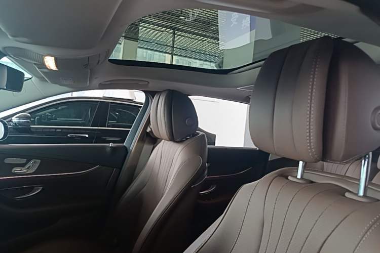 Used Mercedes-Benz E-Class 2023 Updated E 300 L Fashion Edition Headliner