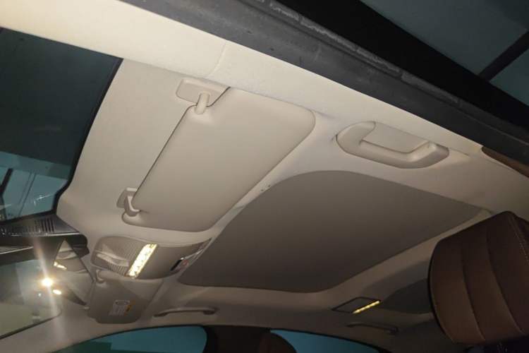 Used Mercedes-Benz E-Class 2023 Updated E 300 L Fashion Edition Headliner