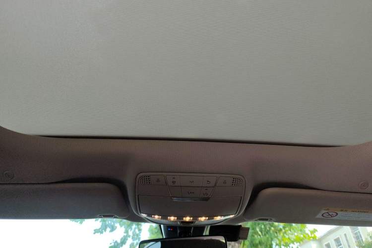 Used Mercedes-Benz E-Class 2023 Updated E 300 L Fashion Edition Headliner