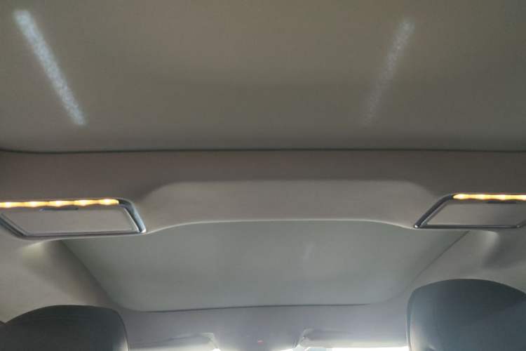 Used Mercedes-Benz E-Class 2023 Updated E 300 L Fashion Edition Headliner