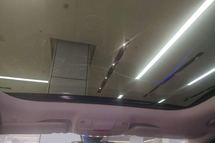 Used Mercedes-Benz E-Class 2023 Updated E 300 L Fashion Edition Headliner