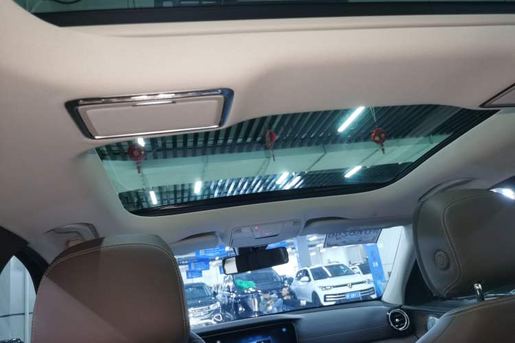 Used Mercedes-Benz E-Class 2023 Updated E 300 L Luxury Edition Headliner