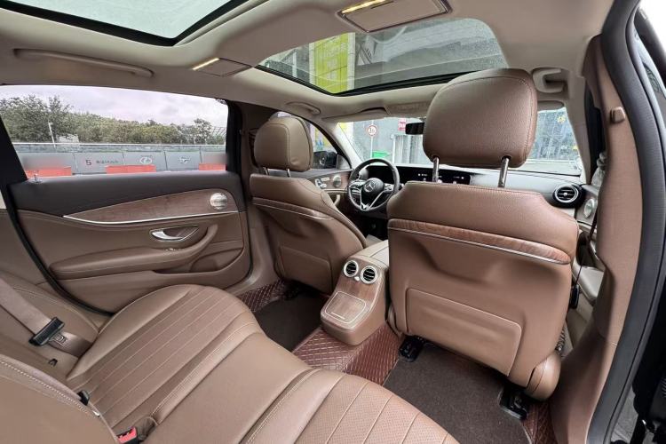 Used Mercedes-Benz E-Class 2023 Updated E 300 L Fashion Edition Headliner