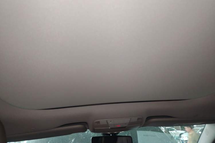 Used Mercedes-Benz E-Class 2023 Updated E 300 L Luxury Edition Headliner