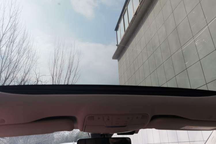 Used Mercedes-Benz E-Class 2023 Updated E 300 L Fashion Edition Headliner