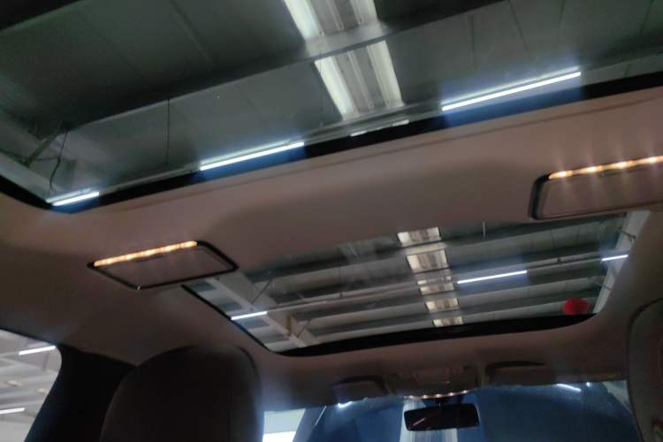 Used Mercedes-Benz E-Class 2023 Updated E 300 L Fashion Edition Headliner