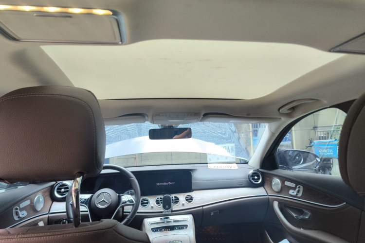 Used Mercedes-Benz E-Class 2023 Updated E 300 L Fashion Edition Headliner