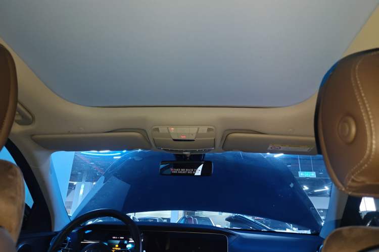 Used Mercedes-Benz E-Class 2023 Updated E 300 L Fashion Edition Headliner
