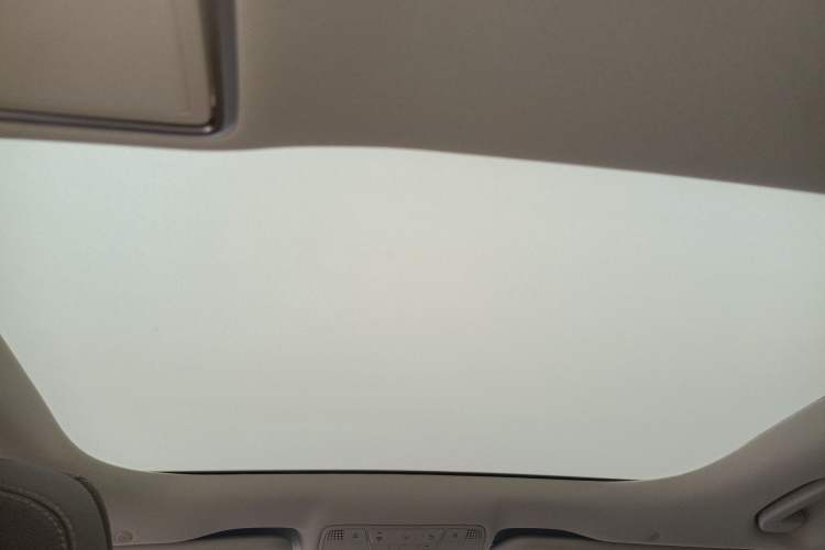 Used Mercedes-Benz E-Class 2023 Updated E 300 L Fashion Edition Headliner
