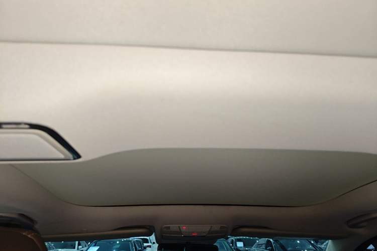 Used Mercedes-Benz E-Class 2023 Updated E 300 L Luxury Edition Headliner