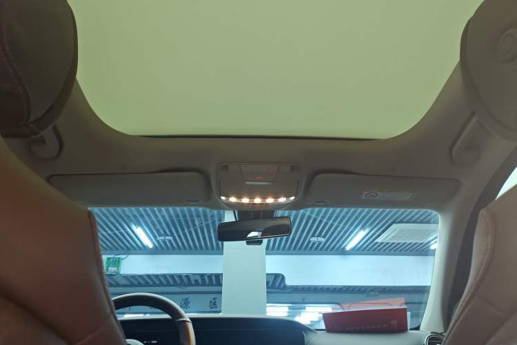 Used Mercedes-Benz E-Class 2023 Updated E 300 L Fashion Edition Headliner