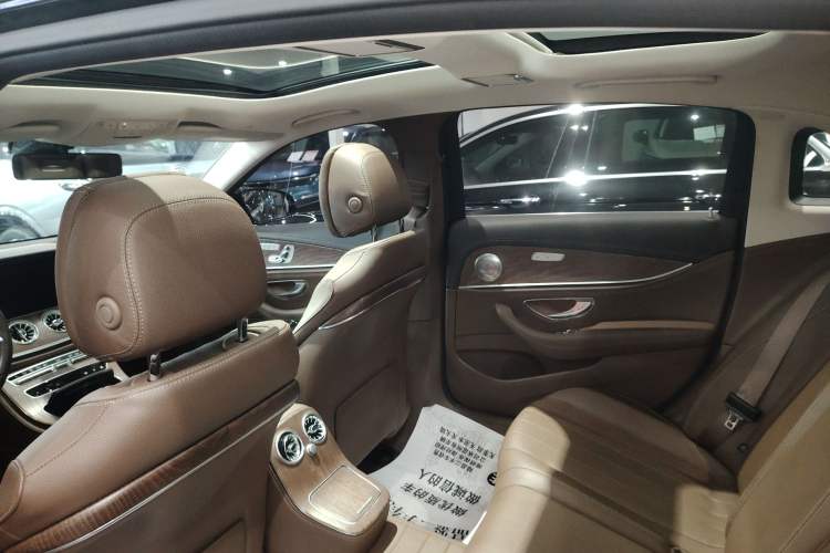 Used Mercedes-Benz E-Class 2023 Updated E 300 L Fashion Edition Headliner