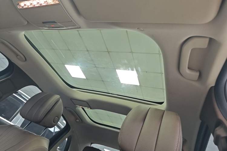 Used Mercedes-Benz E-Class 2023 Updated E 300 L Fashion Edition Headliner