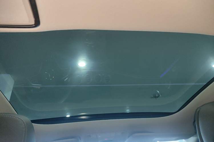 Used Mercedes-Benz E-Class 2023 Updated E 300 L Fashion Edition Headliner