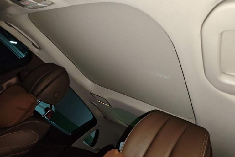 Used Mercedes-Benz E-Class 2023 Updated E 300 L Fashion Edition Headliner