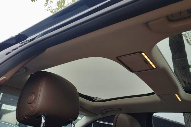 Used Mercedes-Benz E-Class 2023 Updated E 300 L Fashion Edition Headliner