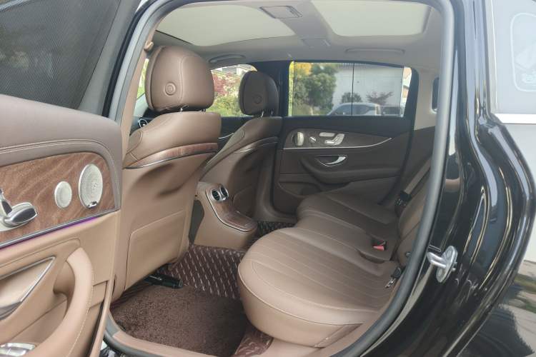 Used Mercedes-Benz E-Class 2023 Updated E 300 L Luxury Edition Headliner