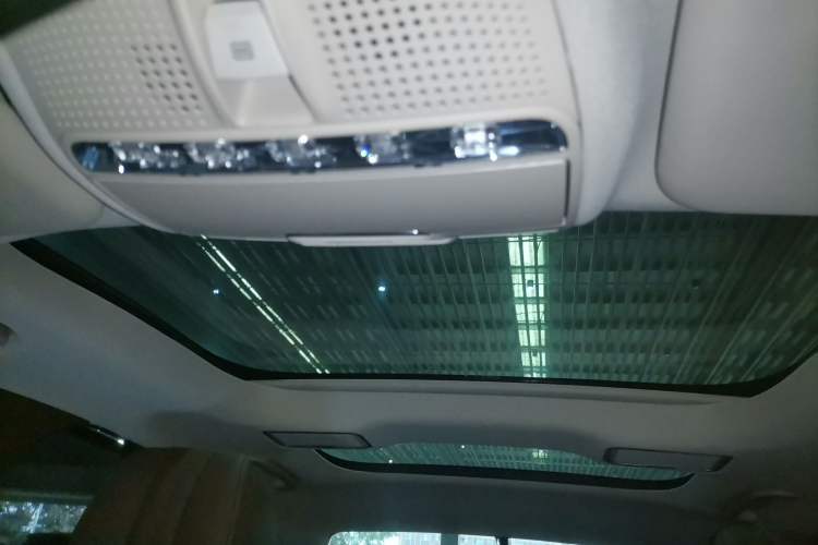 Used Mercedes-Benz E-Class 2023 Updated E 300 L Luxury Edition Headliner