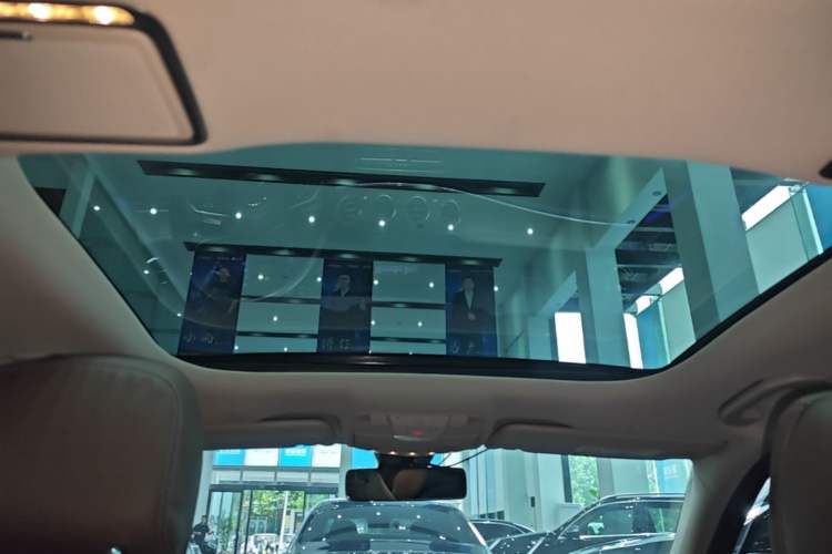 Used Mercedes-Benz E-Class 2023 Updated E 300 L Fashion Edition Headliner