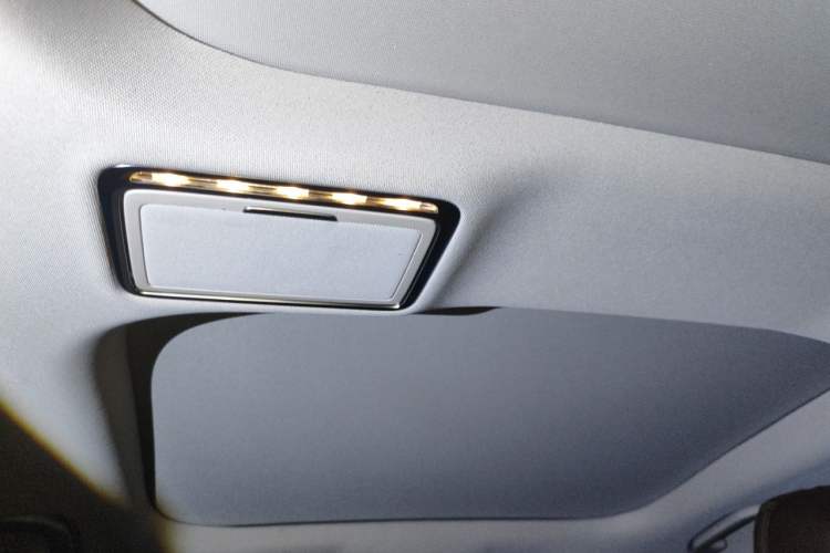 Used Mercedes-Benz E-Class 2023 Updated E 300 L Fashion Edition Headliner