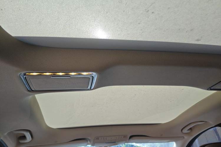Used Mercedes-Benz E-Class 2023 Facelift E 260 L Headliner