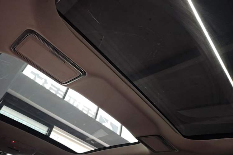 Used Mercedes-Benz E-Class 2023 Updated E 300 L Fashion Edition Headliner