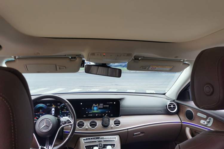 Used Mercedes-Benz E-Class 2023 Updated E 300 L Fashion Edition Headliner